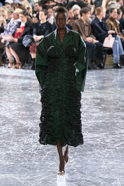 Look 16